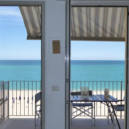 804 - Posizione Unica! Bilocale Fronte Mare In Centro A Marcelli, Con Posto Auto Privato - Inclusa Apartamento