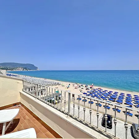 804 - Posizione Unica! Bilocale Fronte Mare In Centro A Marcelli, Con Posto Auto Privato - Inclusa Apartamento