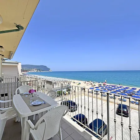 804 - Posizione Unica! Bilocale Frontemare In Centro, Con Posto Auto Privato - Inclusa Nel Prezzo Apartment *