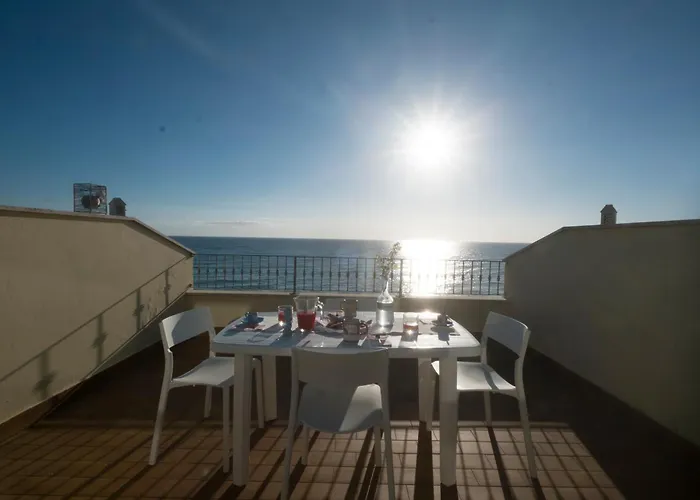 804 - Posizione Unica! Bilocale Fronte Mare In Centro A Marcelli, Con Posto Auto Privato - Inclusa * Marcelli